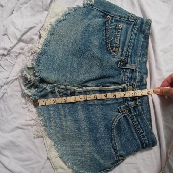 Levis Cut-off Booty Shorts - Picture 5 of 6